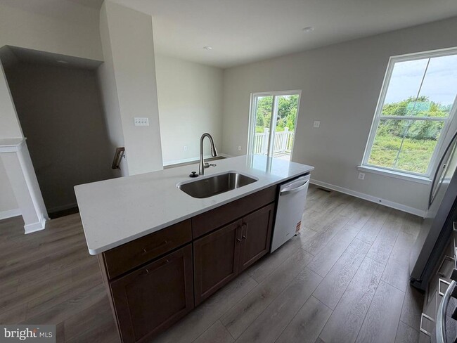 Building Photo - 368 Mingo Way