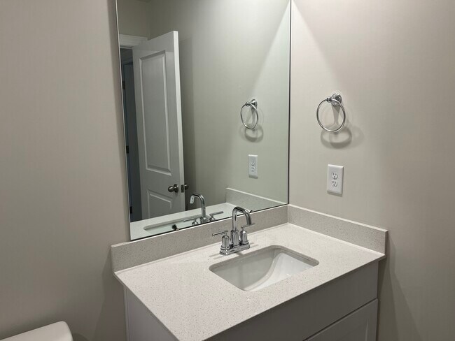 Building Photo - 2336 Belterra Dr