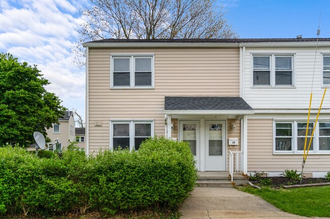 Building Photo - Apply Now!! 2BR Townhouse with AC in Sceni...