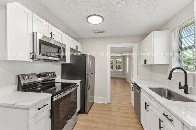 Building Photo - Newly Renovated 3 Bedroom Home With Modern Kitchen