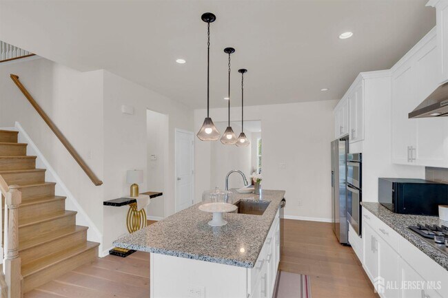 Building Photo - 29 Beachwood Dr