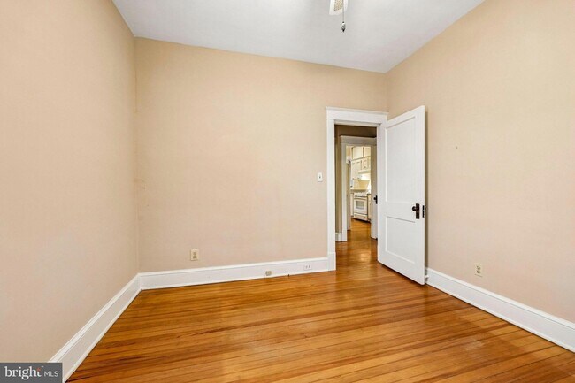 Building Photo - 526 N Ivy St
