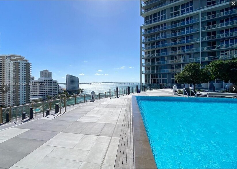 Building Photo - 465 Brickell Ave