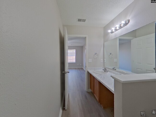 Building Photo - 162 Cogburn Rd