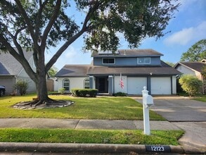 Building Photo - 12123 Monticeto Ln