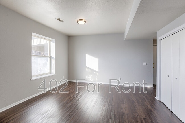 Building Photo - 210 S 24th St