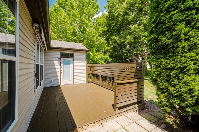 Building Photo - 9413 N Bayfield Dr