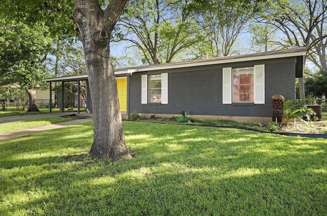 Building Photo - 2202 Towbridge Cir
