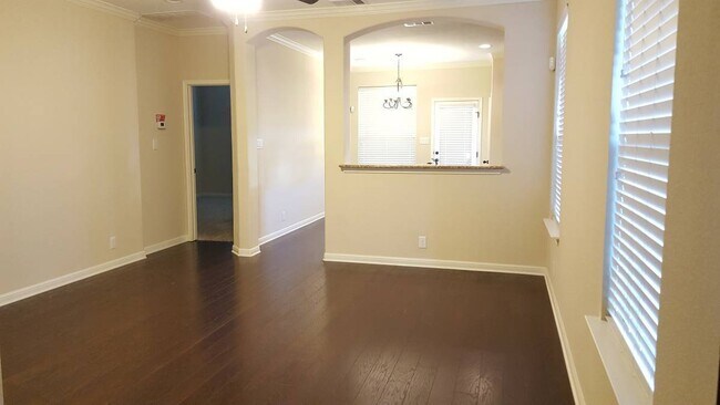 Building Photo - HOUSE FOR RENT