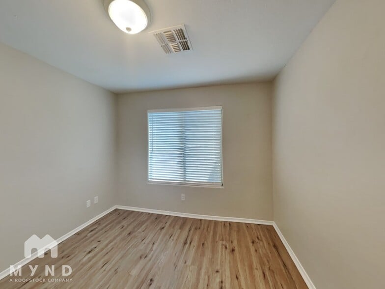 Building Photo - 43722 Bedford Dr