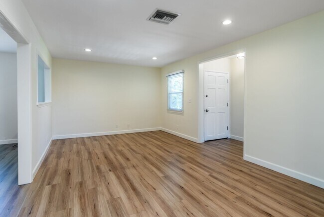 Building Photo - 22436 Avenue San Luis