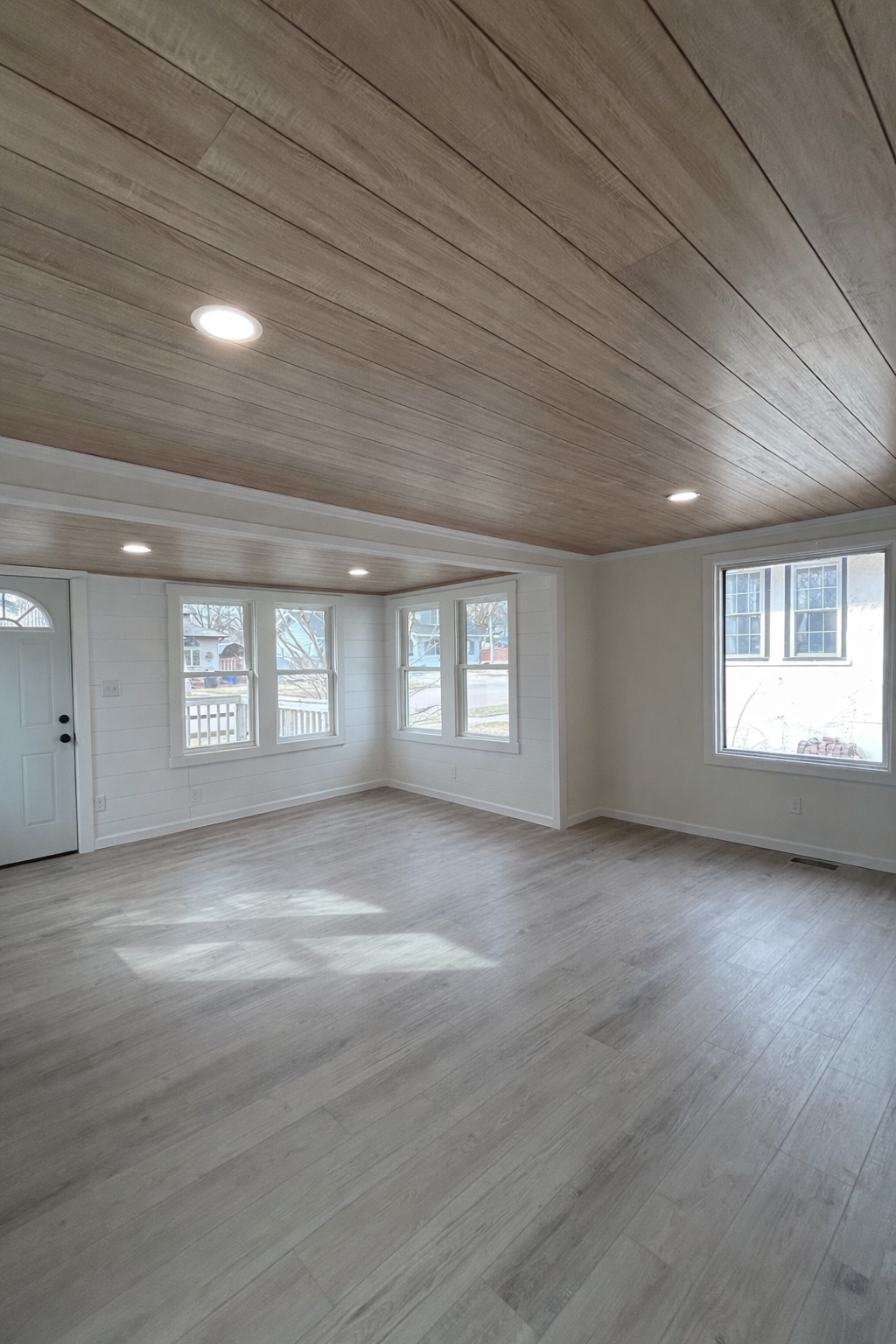 Building Photo - 1012 E 5th Ave