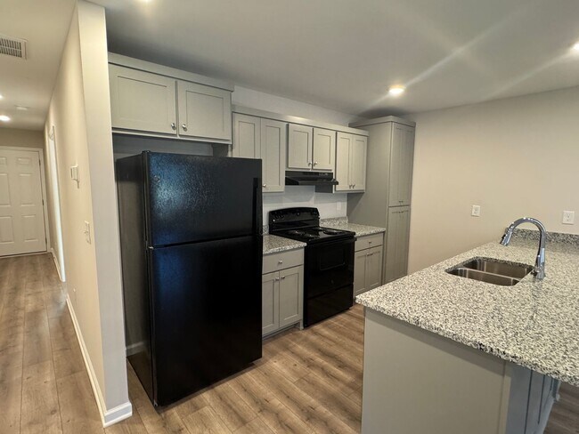 Building Photo - 201 Mountaindale Dr