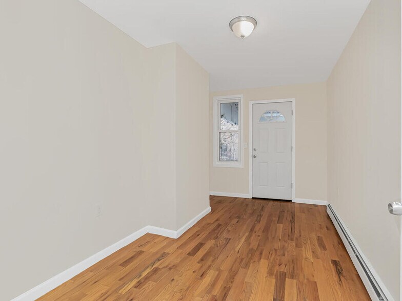 Building Photo - 1378 Bristow St