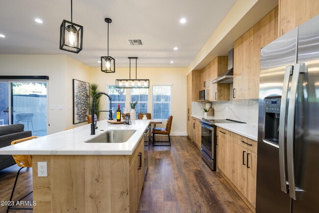 Building Photo - Exclusive Urban Sanctuary—Sophisticated Townhouse in Vibrant Phoenix