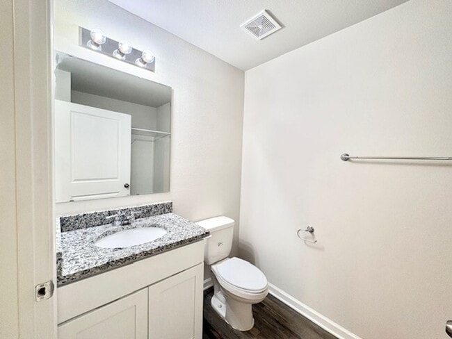 Building Photo - 462 Whispering Creek Ave