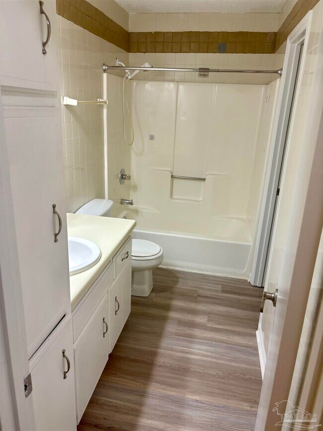 Building Photo - 193 E Burgess Rd