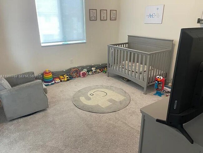 Building Photo - 728 SE 14th Ct