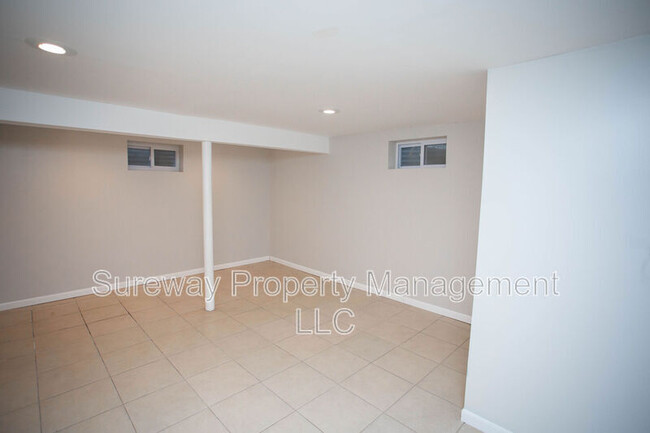 Building Photo - 841 Grove St