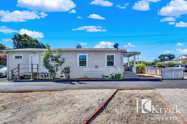 Building Photo - 320 Evans Ave