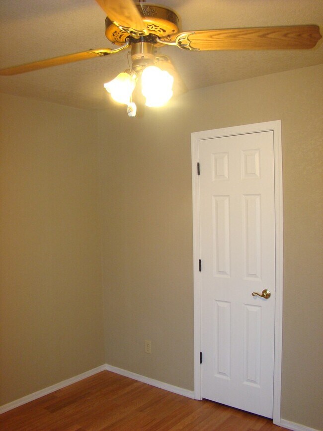 Building Photo - 3444 Bluegrass Dr