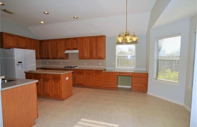 Building Photo - 1030 Walnut Pointe