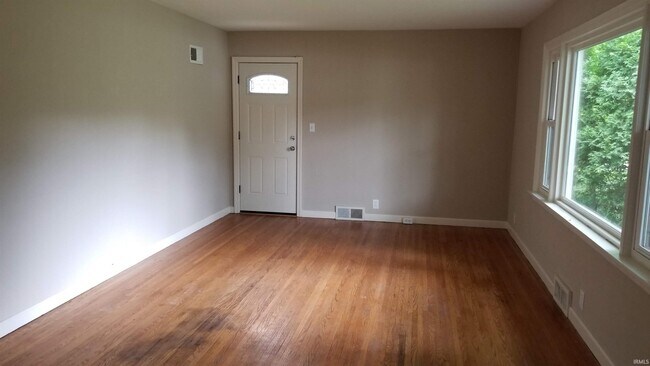 Building Photo - 1025 Hillcrest Rd