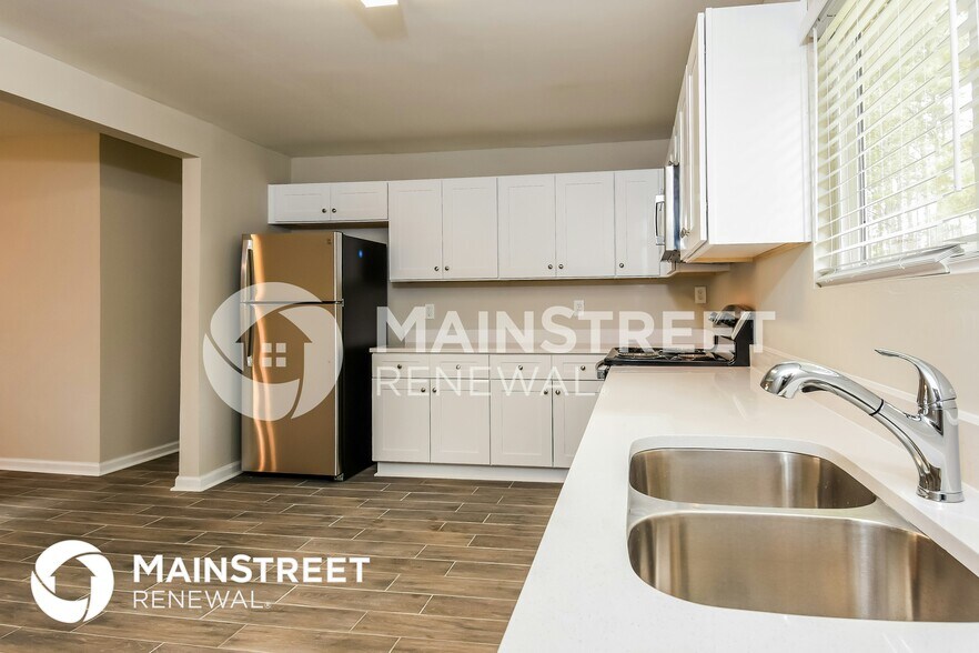 Building Photo - 3715 Meadowview Dr