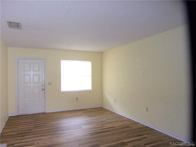 Building Photo - 608 Long Ave