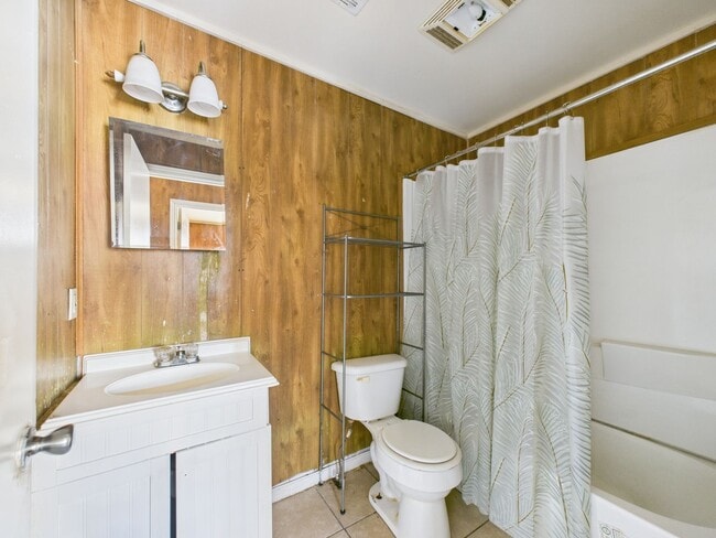 Building Photo - Three Bedroom Rental Home in Lafayette!