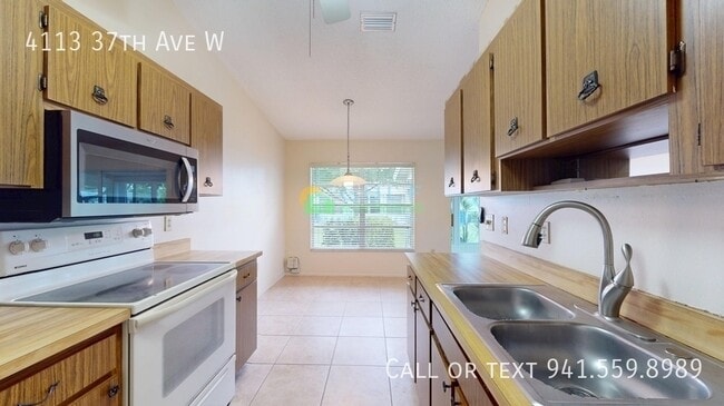 Building Photo - 4113 37th Ave W