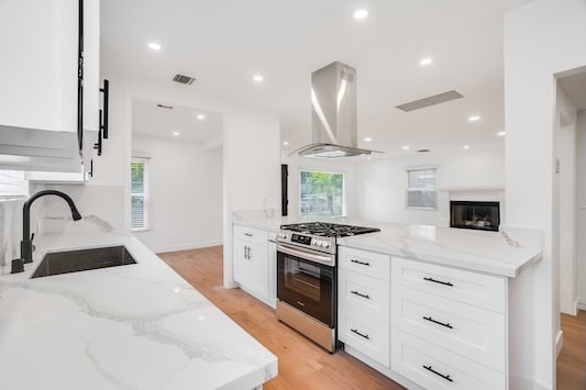 Building Photo - 4444 Cedros Ave