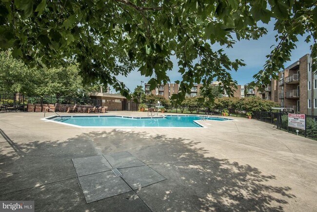 Building Photo - 8 S Van Dorn St