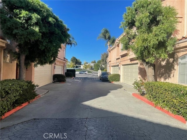 Building Photo - 10010 Reseda Blvd