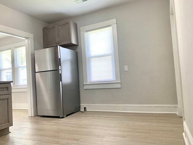 Building Photo - Beautifully Updated 2BD/1BA Home