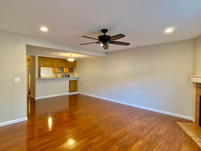 Building Photo - $2690 - GORGEOUS 2BED REMODELED CONDO IN C...