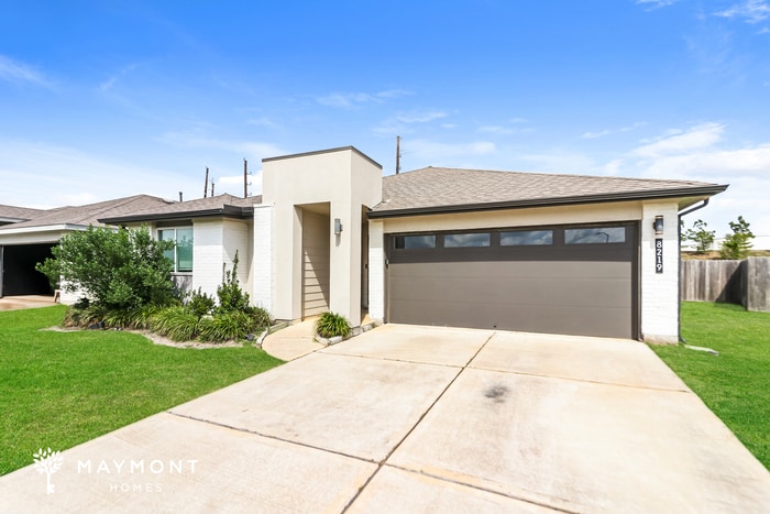 Building Photo - 8219 House Dr