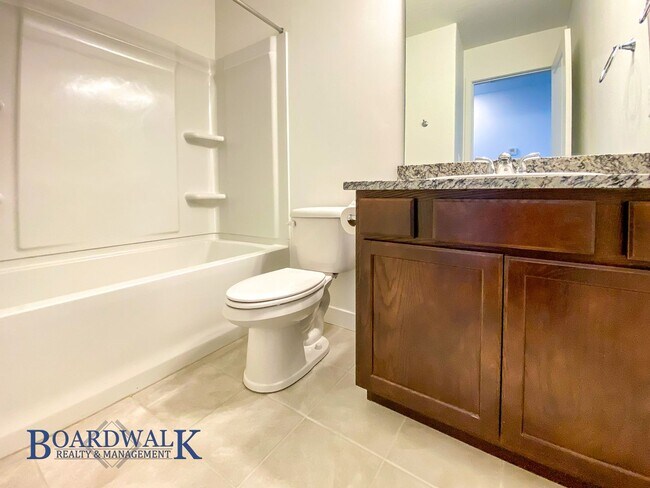 Building Photo - Beautiful 4 bedroom Townhome in West Valley!