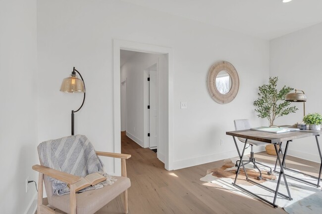 Building Photo - 2306 Ilolo St