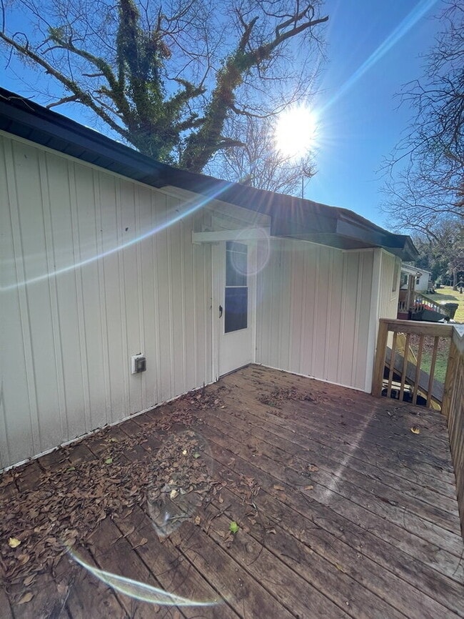 Building Photo - 419 Douglas St