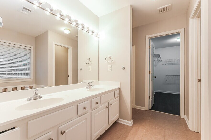 Building Photo - 6365 Whirlaway Dr