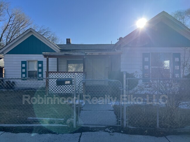 Building Photo - 533 8th St