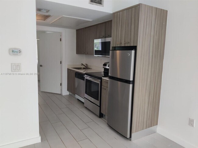 Building Photo - 740 Meridian Ave