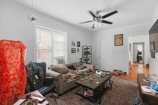 Building Photo - 441 W Oakdale Ave