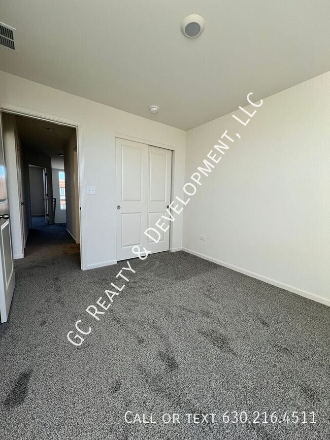 Building Photo - ***MOVE IN SPECIAL - 1/2 MONTH FREE RENT! ...