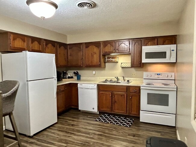 Building Photo - 917 Davis Blvd