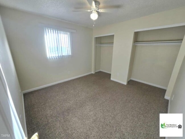 Building Photo - Lovely Two Bedroom Apartment Ready for Mov...