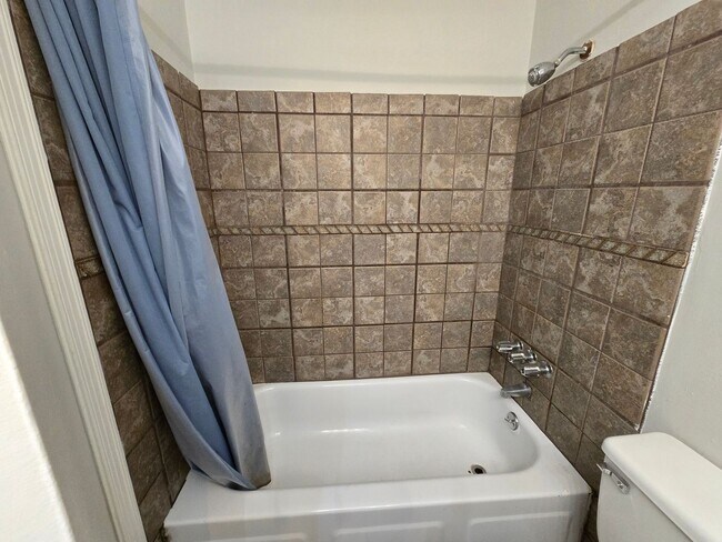 Building Photo - Living Room & Den in Dalraida