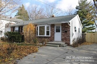 Building Photo - 318 Pennell-