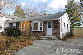 Building Photo - 318 Pennell-